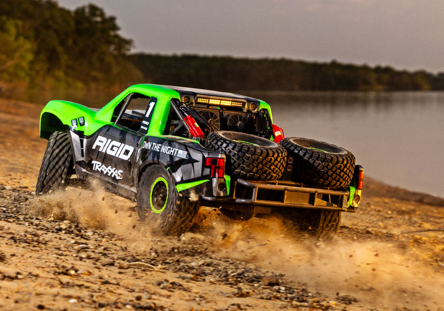 Traxxas Unlimited Desert Racer UDR RGD1 4WD Race-Truck +LED 85086-4