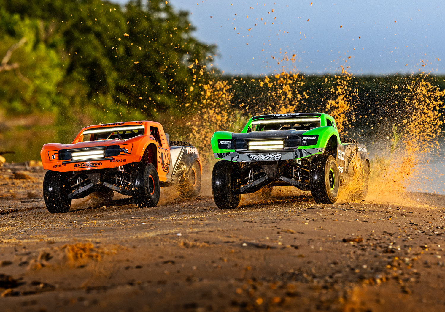 Traxxas Unlimited Desert Racer UDR RGD1 4WD Race-Truck +LED 85086-4