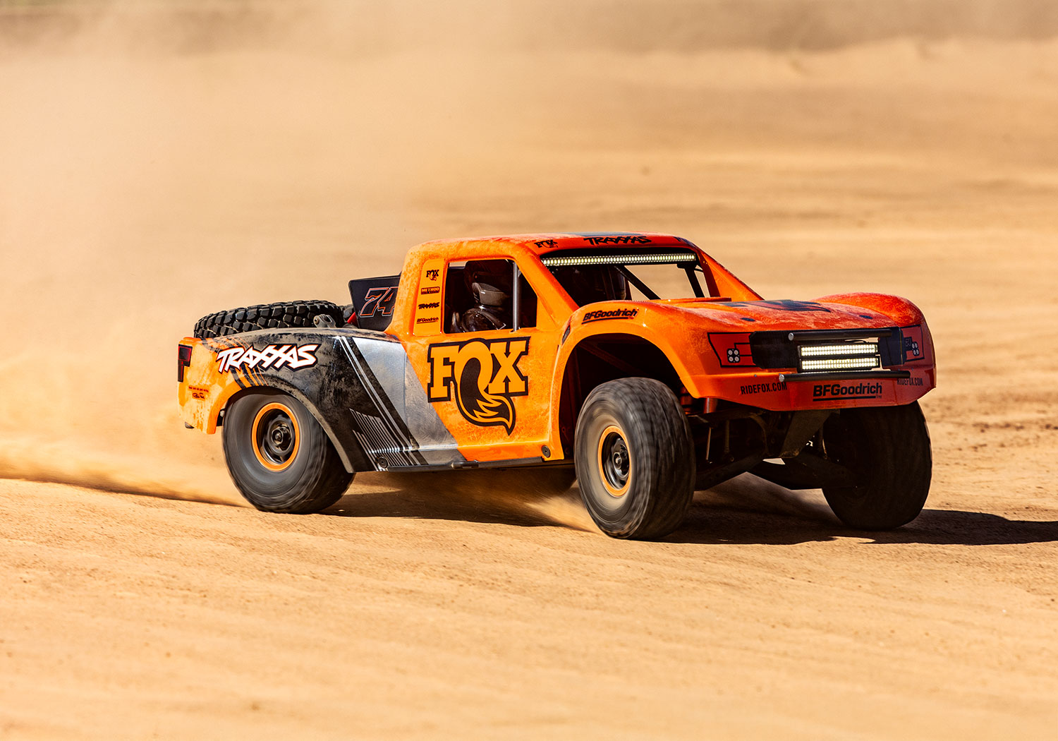 Traxxas Unlimited Desert Racer UDR Fox1 4WD Race-Truck +LED 85086-4