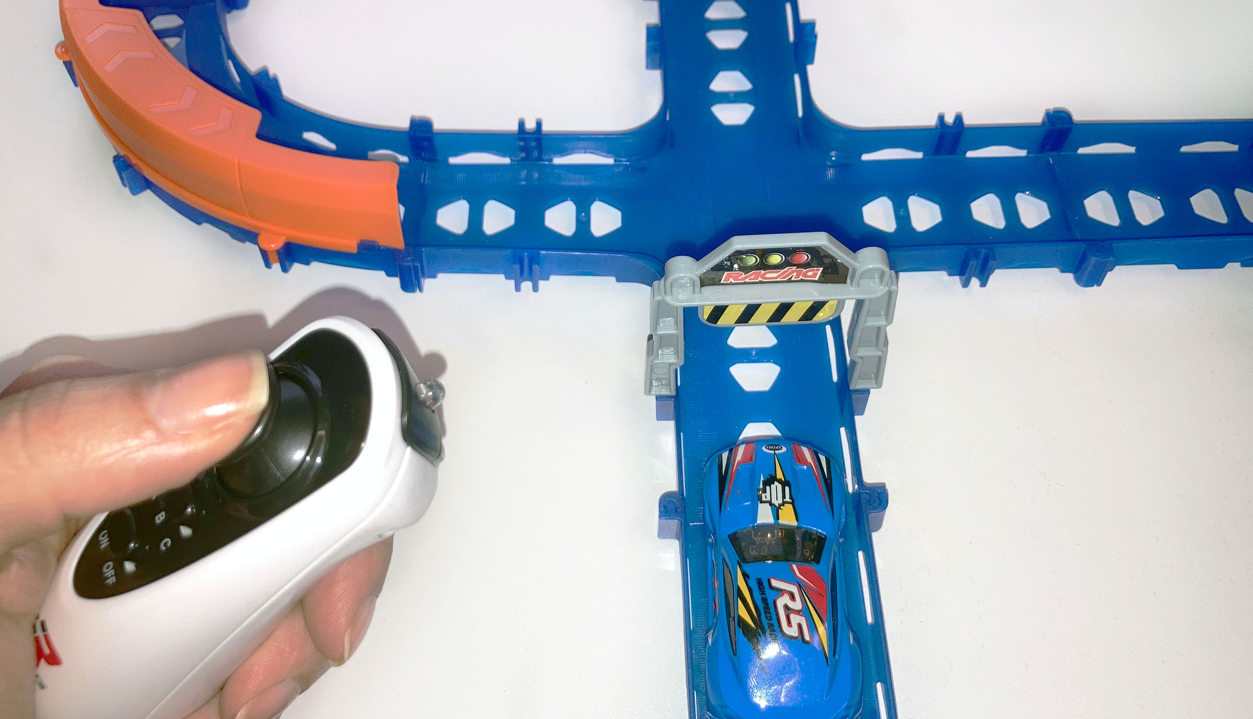 Amewi RC Magic Traxx Glow 50-teilig mit Rennfahrzeug 100673